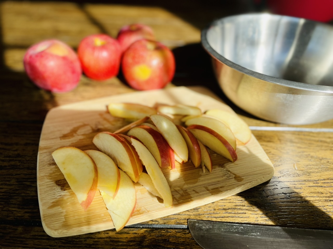 sliced apples
